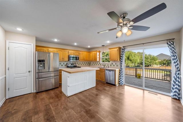 805 SW Bobcat Street, Oak Grove, MO 64075