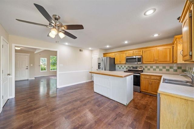 805 SW Bobcat Street, Oak Grove, MO 64075
