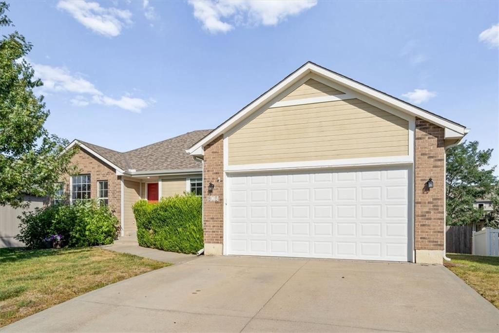 805 SW Bobcat Street, Oak Grove, MO 64075