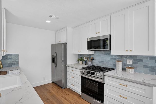987 Modjeska, Costa Mesa, CA 92627