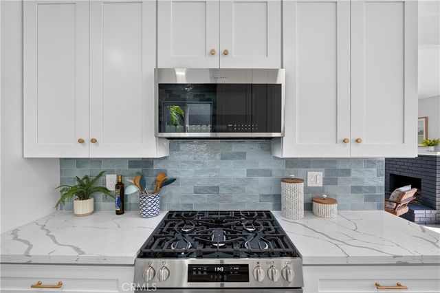 987 Modjeska, Costa Mesa, CA 92627
