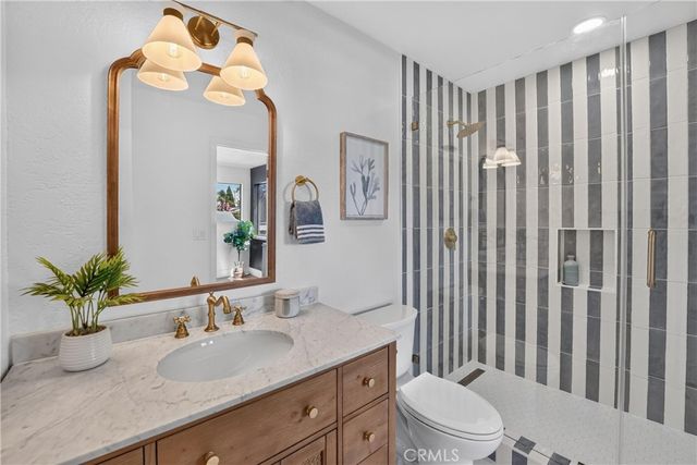 987 Modjeska, Costa Mesa, CA 92627