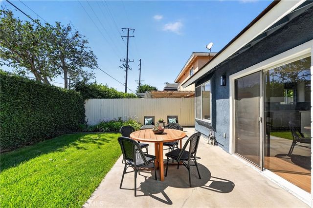987 Modjeska, Costa Mesa, CA 92627
