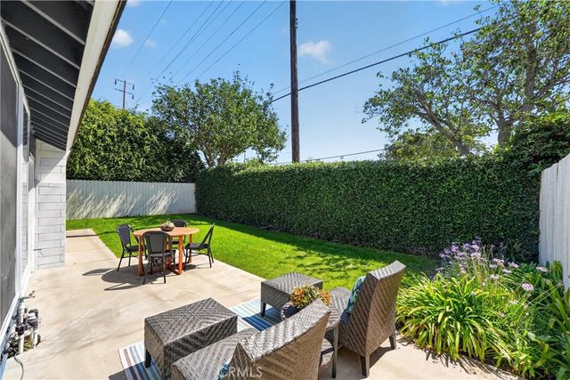 987 Modjeska, Costa Mesa, CA 92627