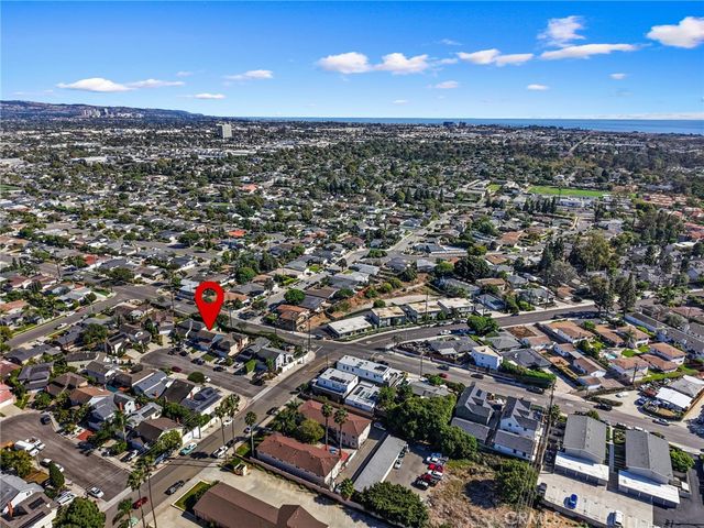 987 Modjeska, Costa Mesa, CA 92627