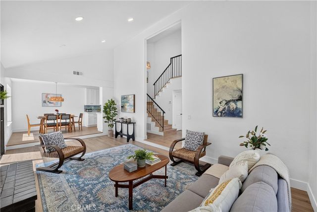 987 Modjeska, Costa Mesa, CA 92627