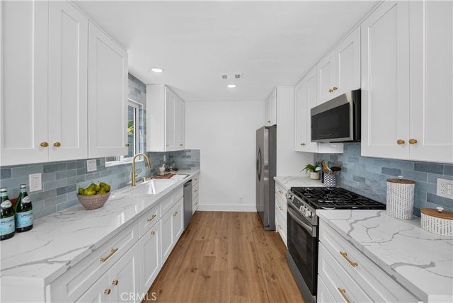 987 Modjeska, Costa Mesa, CA 92627