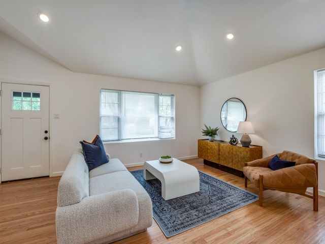 6811 Patrick Drive, Dallas, TX 75214