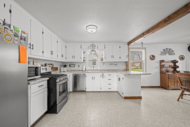4101 5th Avenue, East Moline, IL 61244