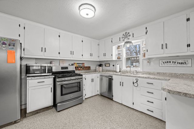 4101 5th Avenue, East Moline, IL 61244
