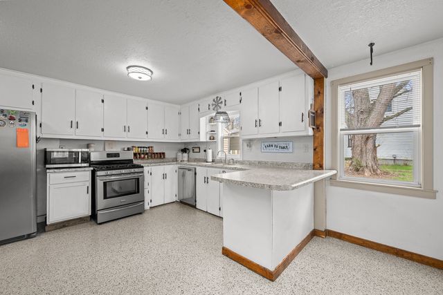 4101 5th Avenue, East Moline, IL 61244