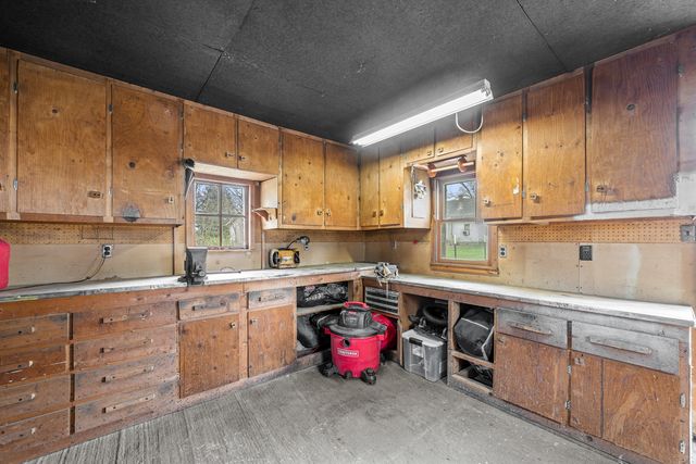 4101 5th Avenue, East Moline, IL 61244