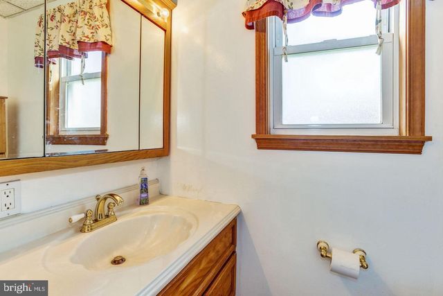 445 4TH AVE, Bellmawr, NJ 08031