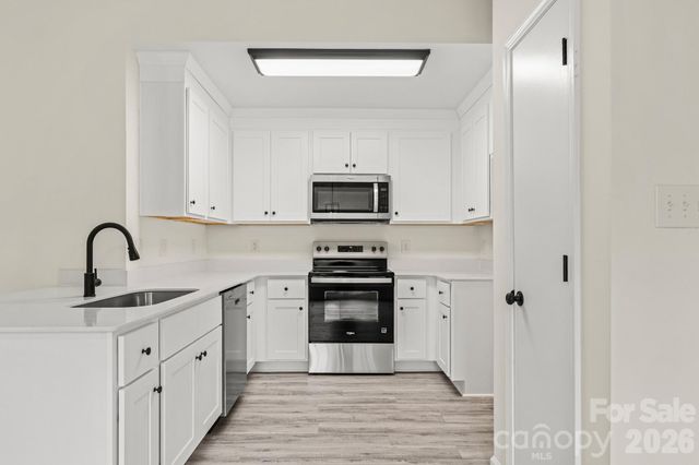 6123 Mcintyre Ridge Drive, Charlotte, NC 28216