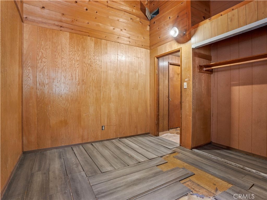 Image 13 of property listing at 1155 Chateau, Crestline, CA 92325