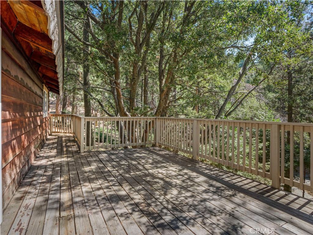 Image 15 of property listing at 1155 Chateau, Crestline, CA 92325