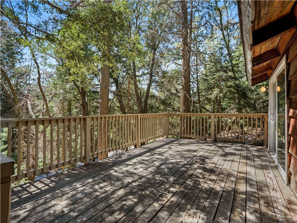 Image 16 of property listing at 1155 Chateau, Crestline, CA 92325