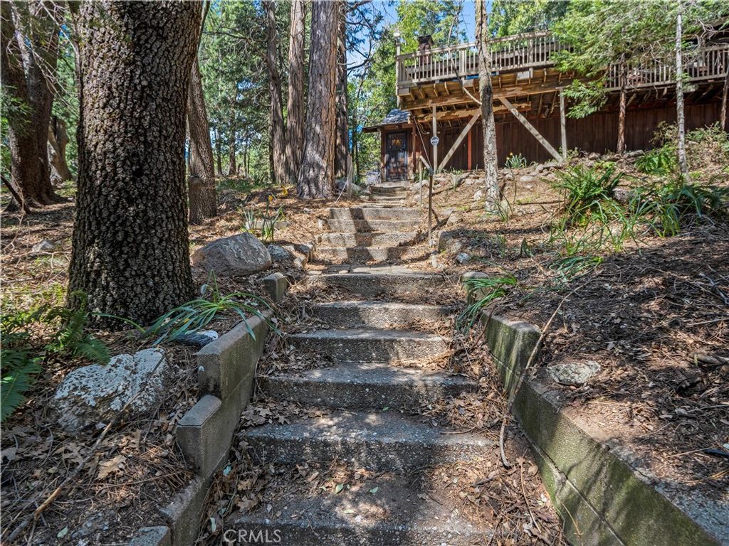 Image 20 of property listing at 1155 Chateau, Crestline, CA 92325