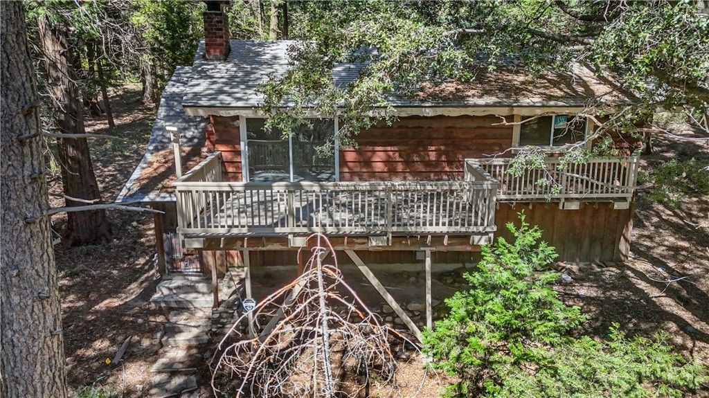 Image 23 of property listing at 1155 Chateau, Crestline, CA 92325