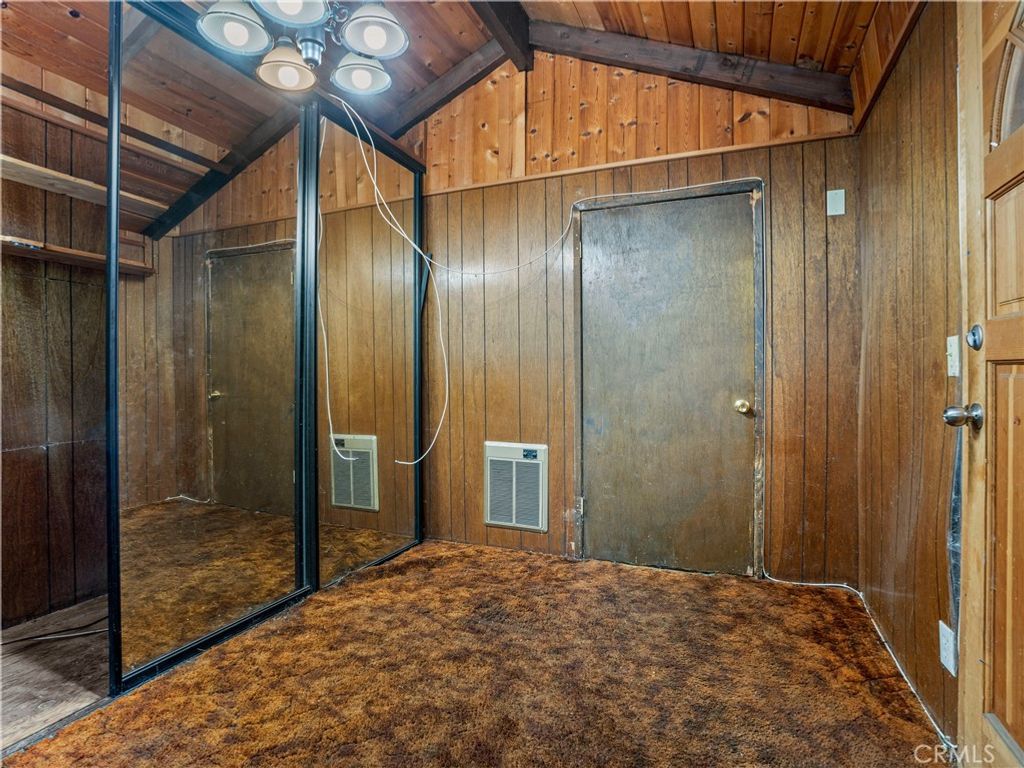 Image 9 of property listing at 1155 Chateau, Crestline, CA 92325