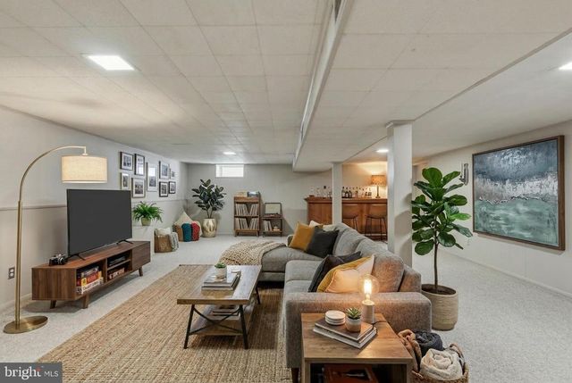 2015 SPRING MILL RD, Conshohocken, PA 19428