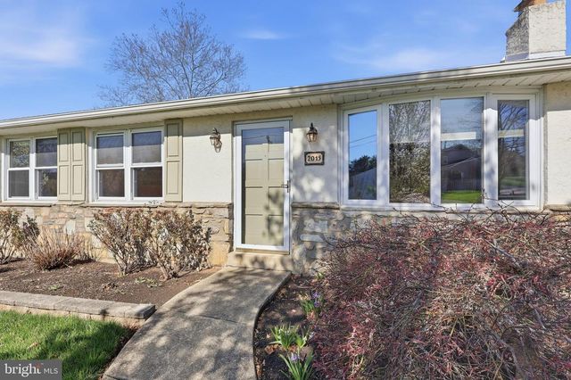 2015 SPRING MILL RD, Conshohocken, PA 19428