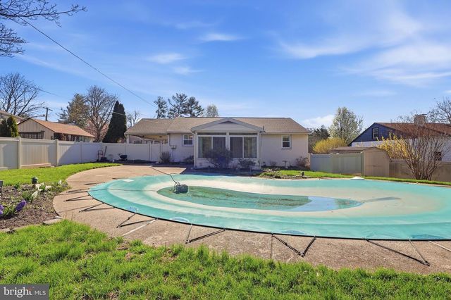 2015 SPRING MILL RD, Conshohocken, PA 19428