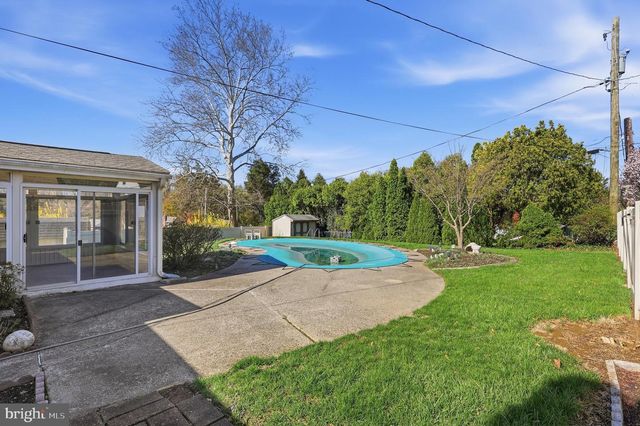 2015 SPRING MILL RD, Conshohocken, PA 19428