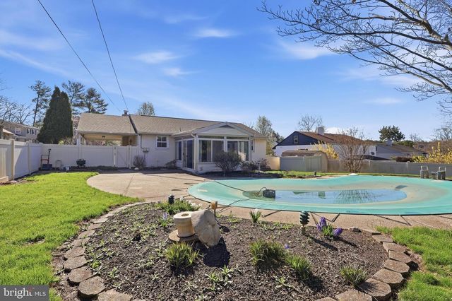 2015 SPRING MILL RD, Conshohocken, PA 19428