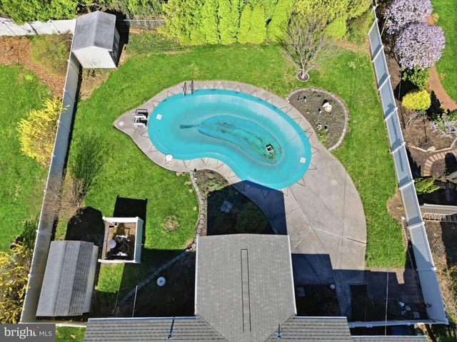 2015 SPRING MILL RD, Conshohocken, PA 19428