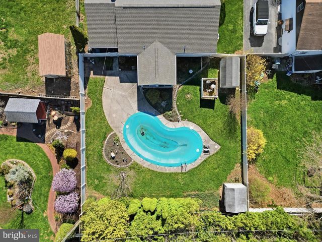 2015 SPRING MILL RD, Conshohocken, PA 19428