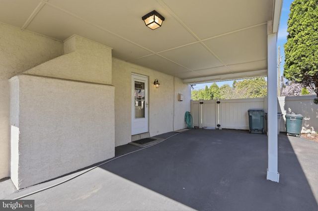 2015 SPRING MILL RD, Conshohocken, PA 19428