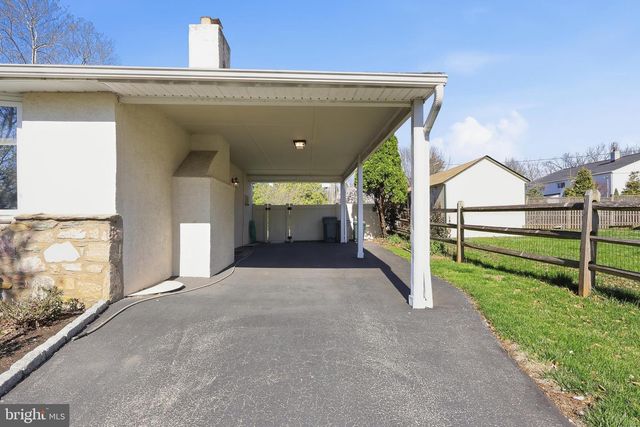 2015 SPRING MILL RD, Conshohocken, PA 19428