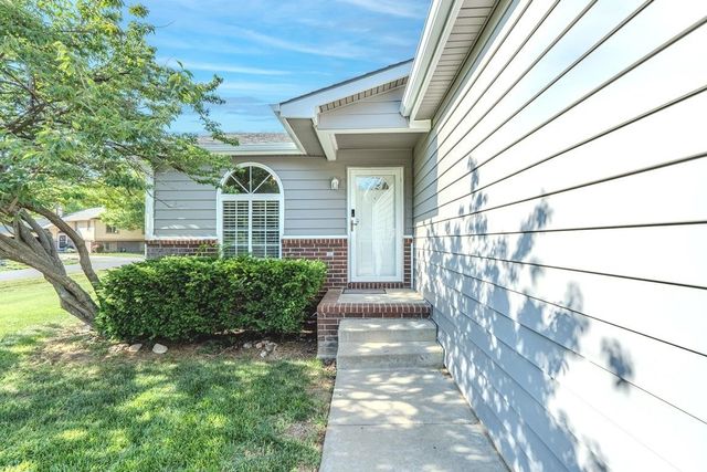 418 W Woodland Dr, Derby, KS 67037