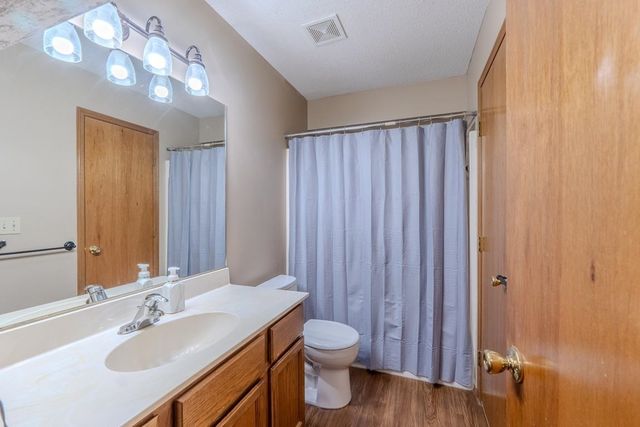 418 W Woodland Dr, Derby, KS 67037