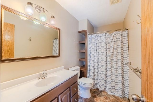 418 W Woodland Dr, Derby, KS 67037