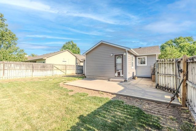 418 W Woodland Dr, Derby, KS 67037