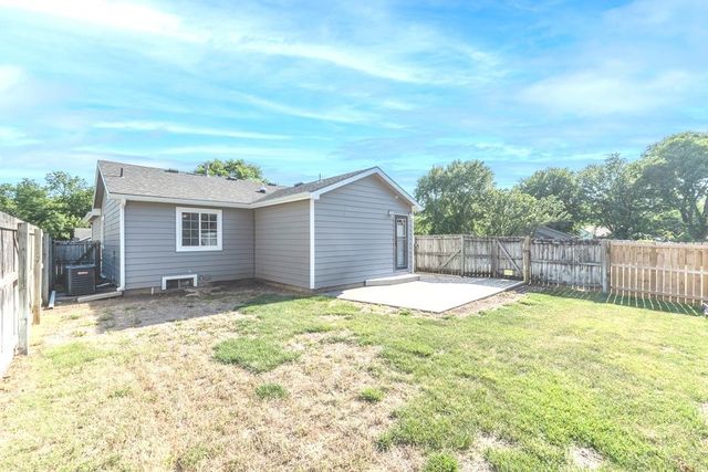 418 W Woodland Dr, Derby, KS 67037