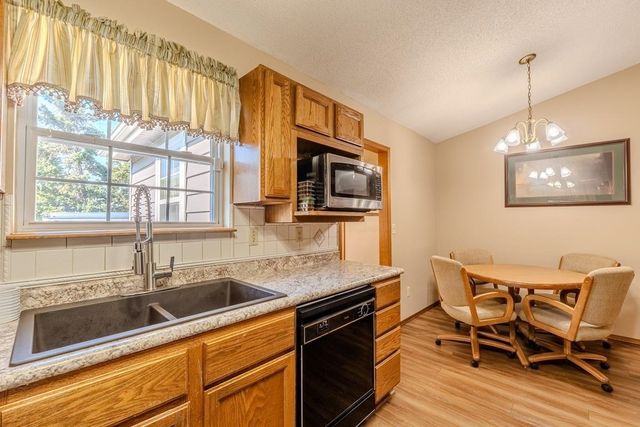 418 W Woodland Dr, Derby, KS 67037