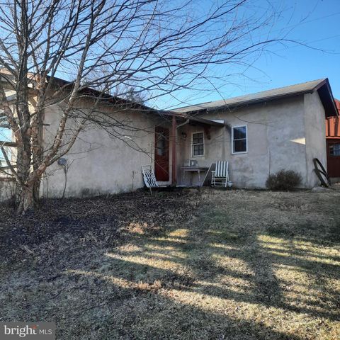 408 KINTNER RD, Kintnersville, PA 18930