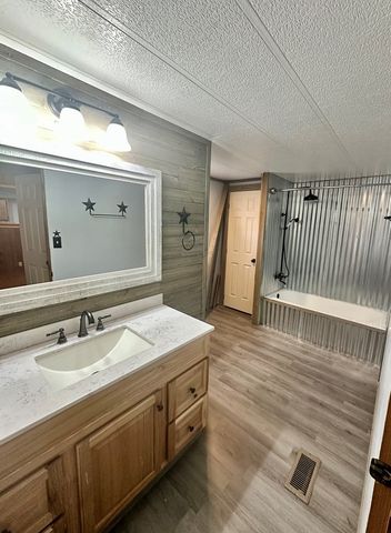 172 Sleepy Hollow Circle, Kerrville, TX 78028