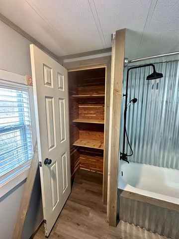 172 Sleepy Hollow Circle, Kerrville, TX 78028
