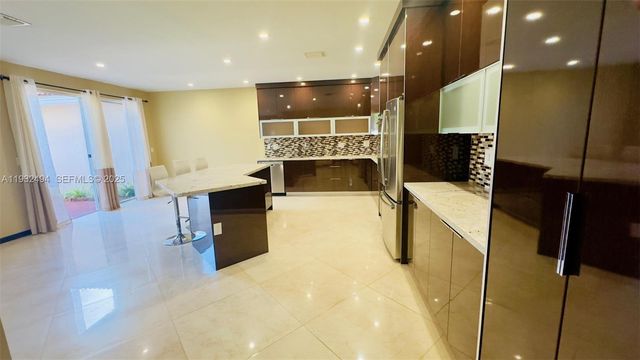 1094 Redwood St 1094, Hollywood, FL 33019