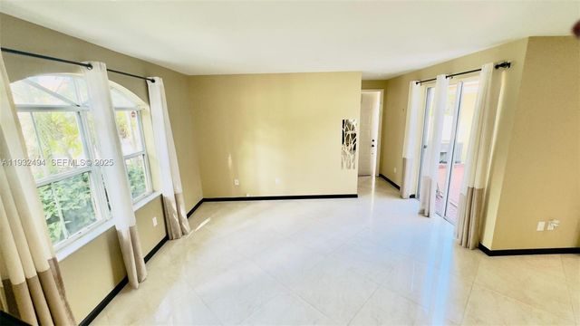 1094 Redwood St 1094, Hollywood, FL 33019