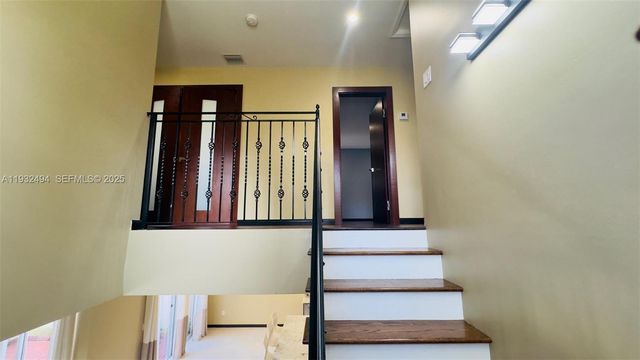 1094 Redwood St 1094, Hollywood, FL 33019