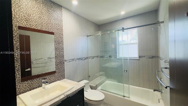 1094 Redwood St 1094, Hollywood, FL 33019