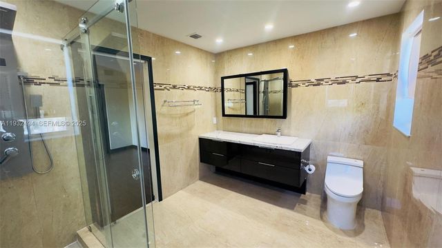 1094 Redwood St 1094, Hollywood, FL 33019