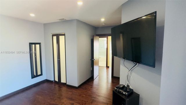 1094 Redwood St 1094, Hollywood, FL 33019