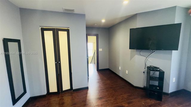 1094 Redwood St 1094, Hollywood, FL 33019