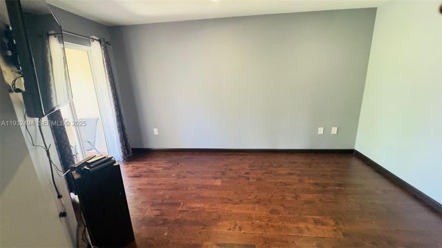 1094 Redwood St 1094, Hollywood, FL 33019